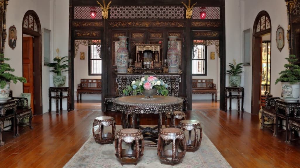 A Glimpse into Peranakan Heritage at Pinang Peranakan Mansion