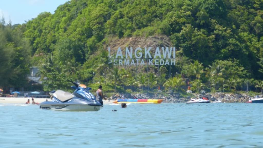 Pantai Cenang: Kedah's Lively Beachfront