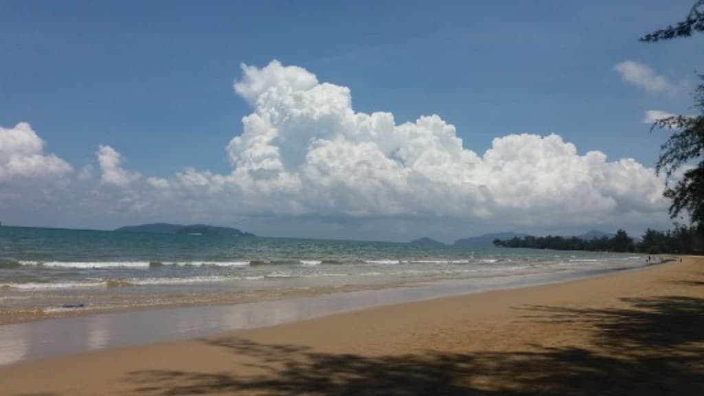 Tanjung Aru Beach: Sabah's Sunset Haven