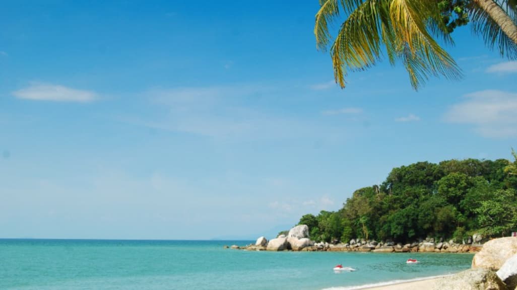 Batu Ferringhi Beach: Penang's Vibrant Shoreline