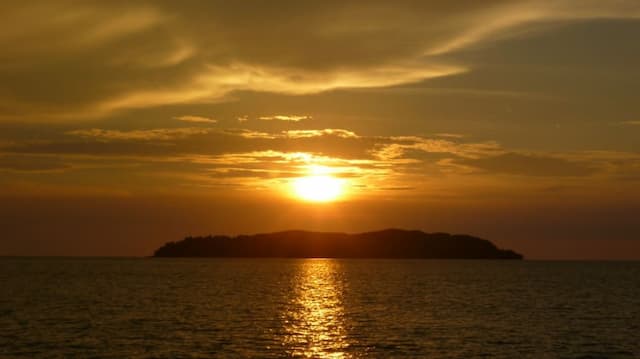 Tanjung Aru Beach