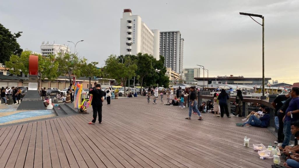 KK Waterfront: Sabah's Bustling Seaside Promenade