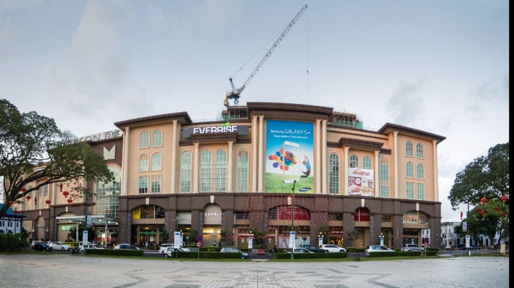 Plaza Merdeka: The Heart of Kuching's Shopping Scene