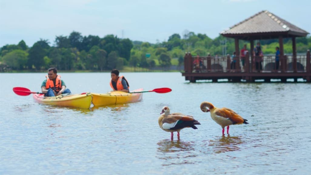 Pusat Rekreasi Air / Lake Recreation Centre, Putrajaya