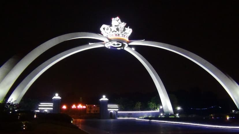 Laman Mahkota Istana Bukit Serene
