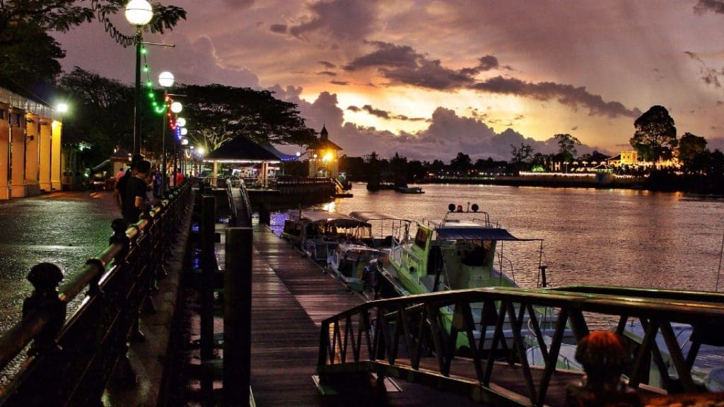 Sarawak River Cruise: A Scenic Exploration of Kuching's Beauty