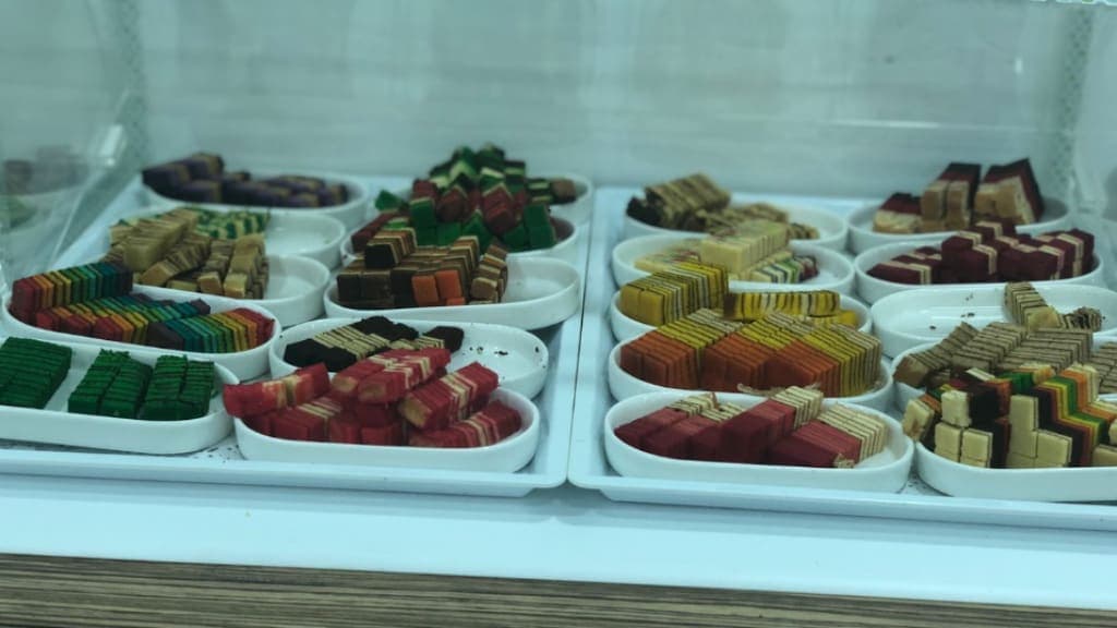 KEK LAPIS MAMA SU: A Taste of Sarawak's Colorful Tradition