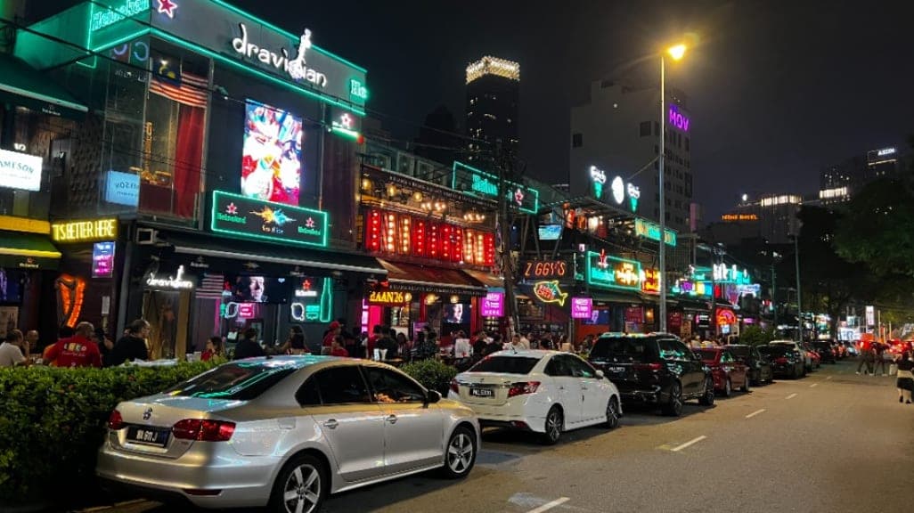 Drinks at Changkat Bukit Bintang: The Epicenter of Nightlife and Entertainment