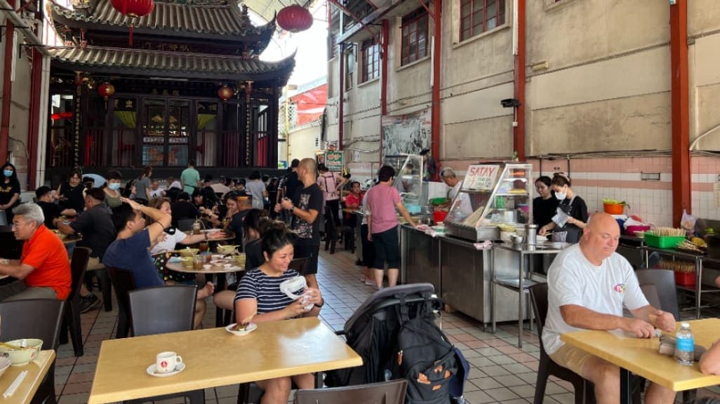 Lau Ya Keng Foodcourt: A Hub for Kueh Chap Lovers