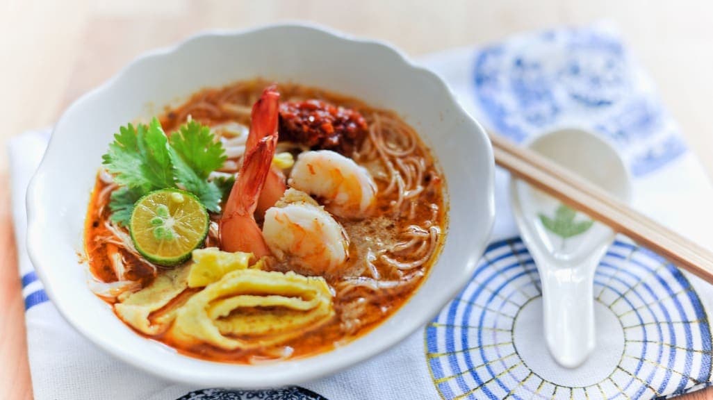 Kuching's Laksa Delights: Where to Find the Best Laksa in Kuching