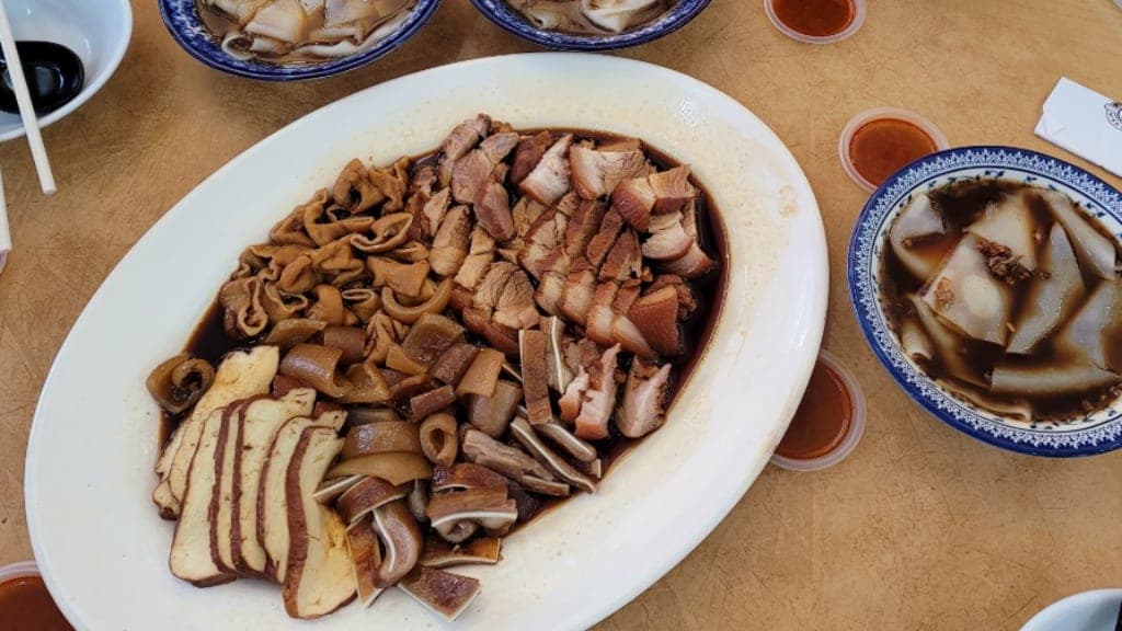 Lau Ya Keng Foodcourt: A Hub for Kueh Chap Lovers