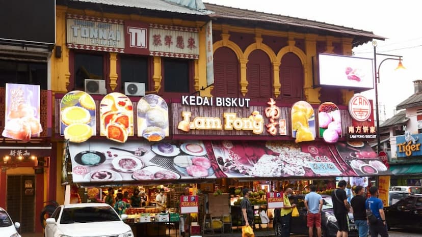 Top 4 Biscuit Shops for Unique Souvenirs in Ipoh, Perak