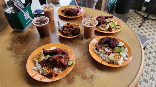 Nasi Ganja Ipoh ( Nasi Kandar ayam Merah)
