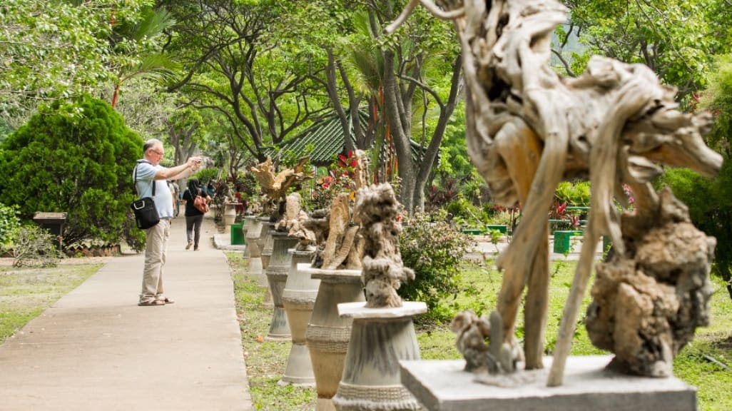 Kek Look Tong: Nature's Splendor Meets Spiritual Peace