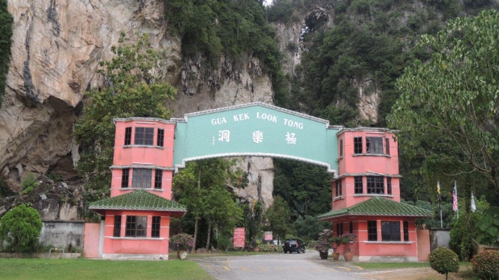 Kek Look Tong: Nature's Splendor Meets Spiritual Peace