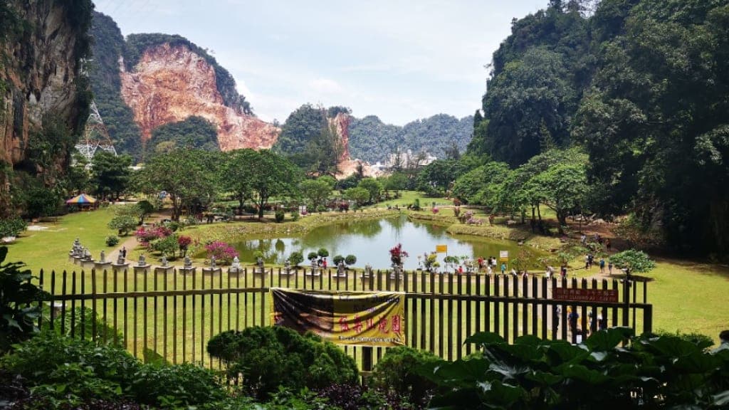 Kek Look Tong: Nature's Splendor Meets Spiritual Peace