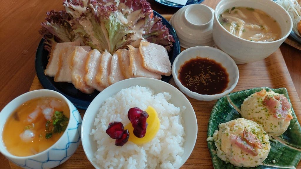 Rinjin Shokudo: A Cozy Japanese Hideaway