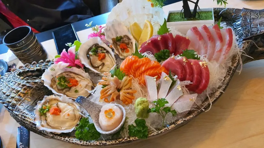 Warakuya Japanese Restaurant: A Fusion of Tradition and Modernity