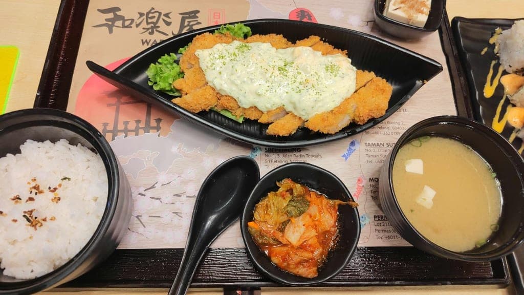 Warakuya Japanese Restaurant: A Fusion of Tradition and Modernity
