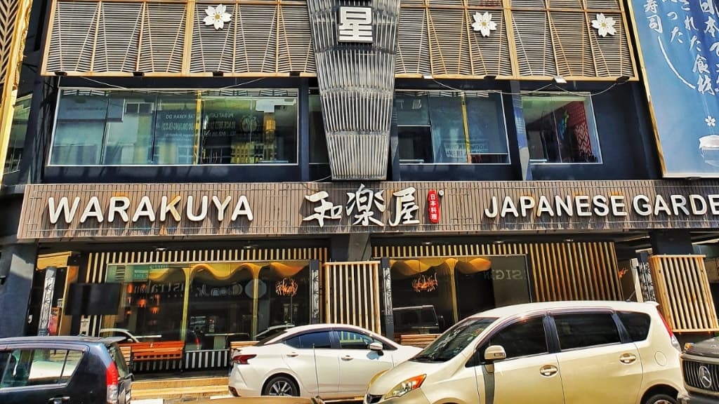 Warakuya Japanese Restaurant: A Fusion of Tradition and Modernity