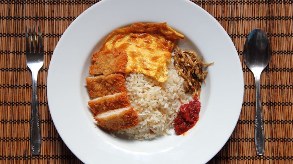 Top 6 Nasi Lemak Destinations in Kuala Lumpur You Must Try