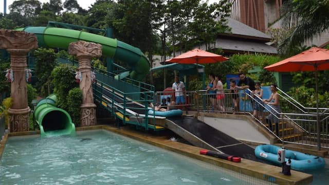 Adventure Cove Waterpark