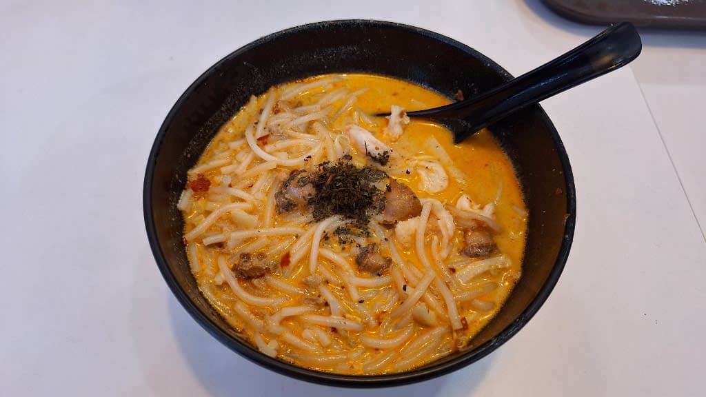 328 Katong Laksa: A Legendary Bowl