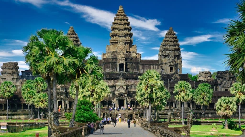 Wat Maha That: Where Ancient Serenity Meets Spiritual Solace