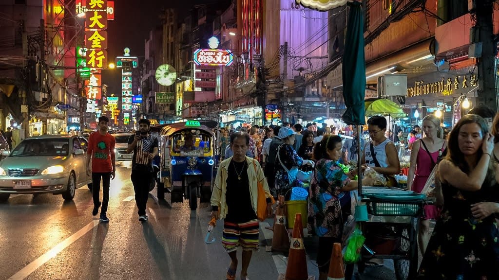 Yaowarat Rd: The Culinary Soul of Bangkok’s Chinatown