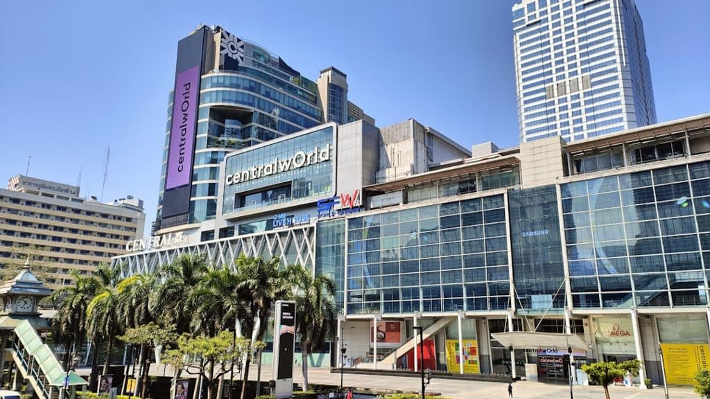 centralwOrld: A Universe of Retail and Entertainment