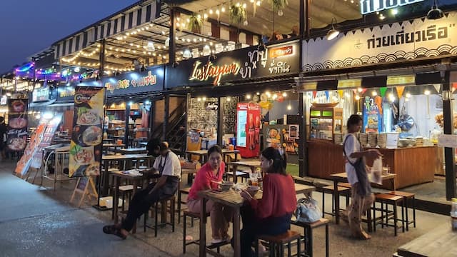 Srinagarindra Train Night Market