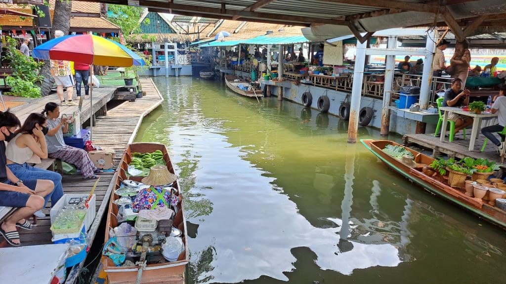 Khlong Lat Mayom Floating Market: A Lush Oasis of Authentic Thai Culture
