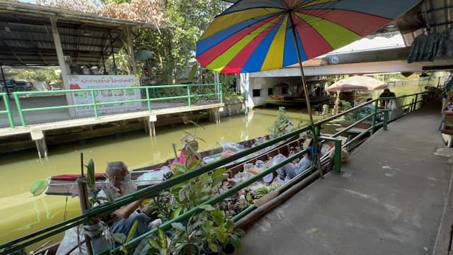 Khlong Lat Mayom Floating Market