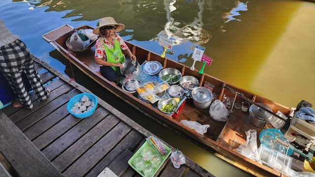 Taling Chan Floating Market