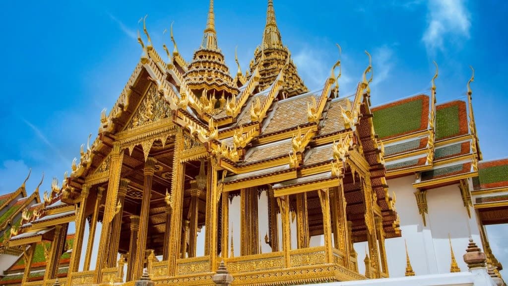 The Temple of the Emerald Buddha: A Sacred Jewel in the Heart of Bangkok