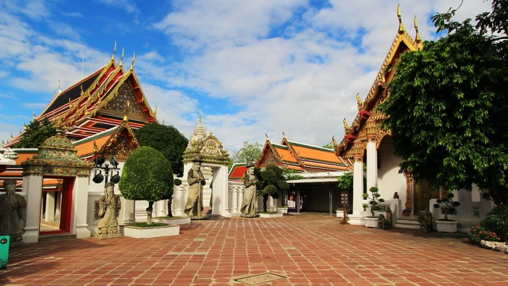 Wat Phra Chetuphon Wimon Mangkhalaram Rajwaramahawihan: The Temple of the Reclining Buddha's Tranquil Oasis
