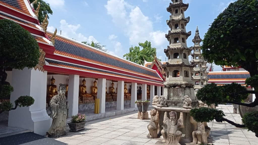 Wat Phra Chetuphon Wimon Mangkhalaram Rajwaramahawihan: The Temple of the Reclining Buddha's Tranquil Oasis