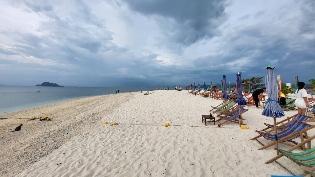 Khai Nai Island: A Secluded Paradise for Sun-Seekers and Snorkelers
