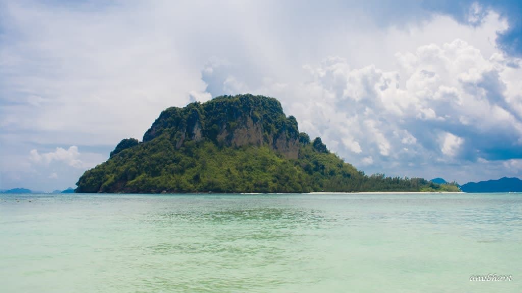 Ko Poda Beach: Iconic Beauty and Serene Waters