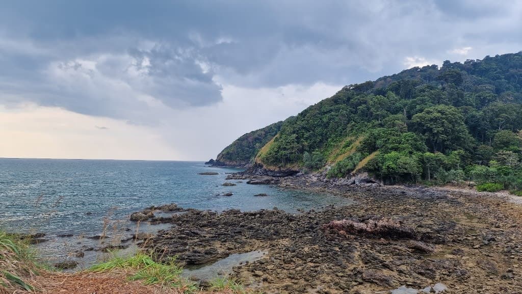Ko Lanta: A Haven of Laid-back Charm and Natural Beauty
