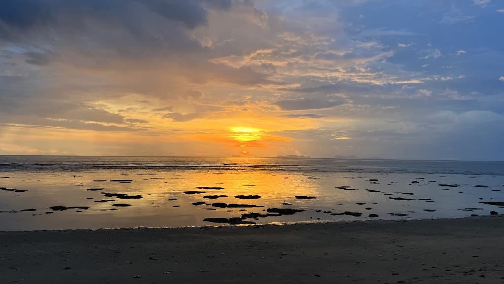 Ko Lanta: A Haven of Laid-back Charm and Natural Beauty