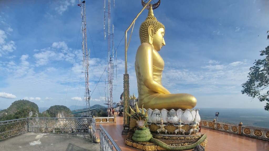 Ascend to Spiritual Heights at Wat Tham Suea
