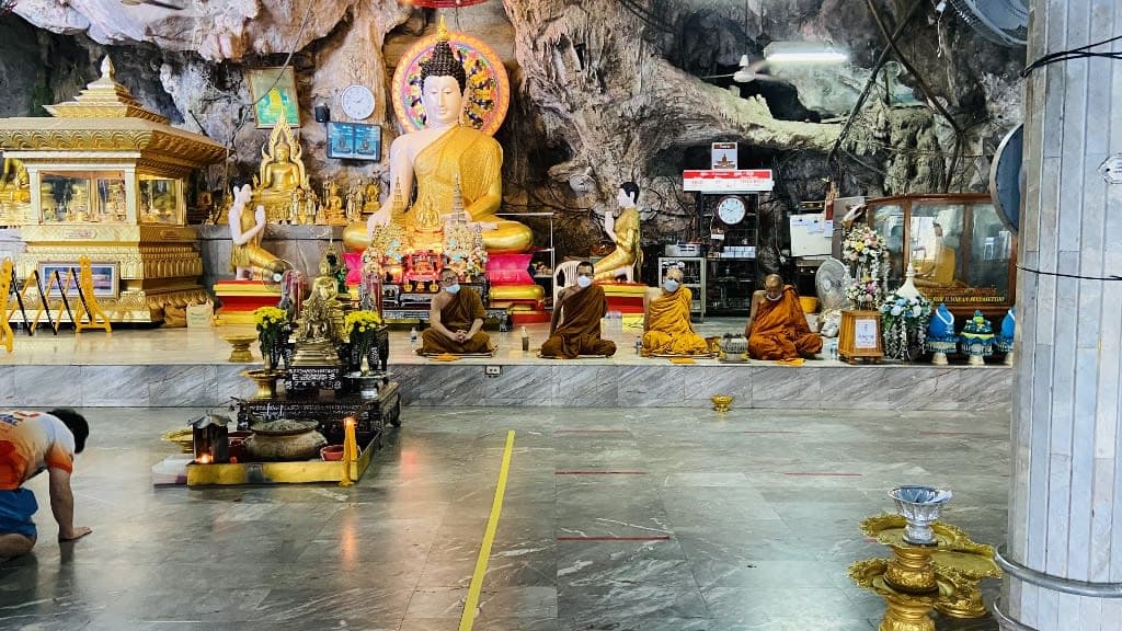 Ascend to Spiritual Heights at Wat Tham Suea