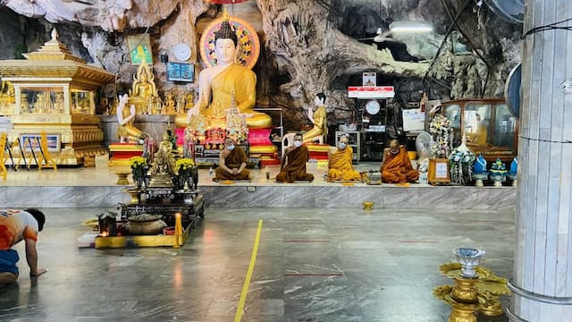 Wat Tham Suea