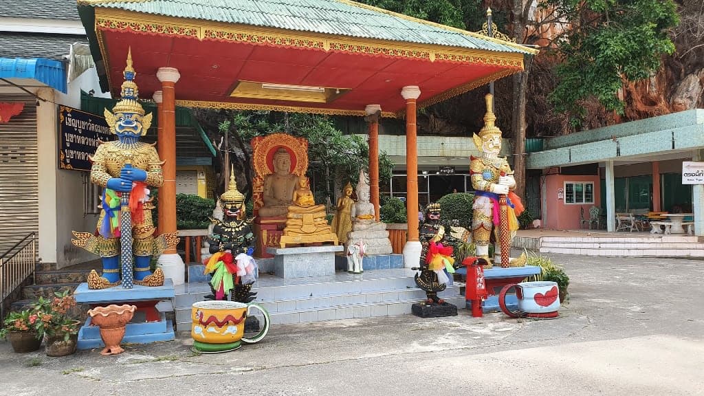 Ascend to Spiritual Heights at Wat Tham Suea