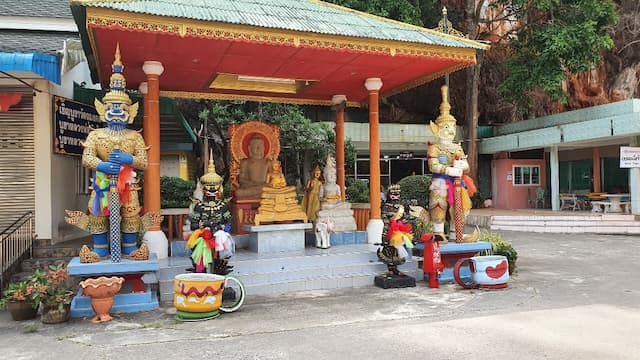 Wat Tham Suea