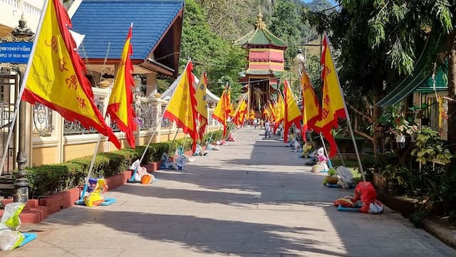 Wat Tham Suea