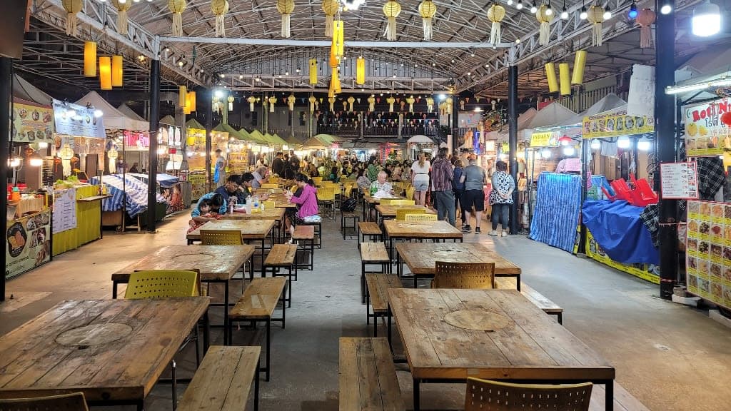 Chiang Mai Night Bazaar: A Shopper’s Paradise Under the Stars