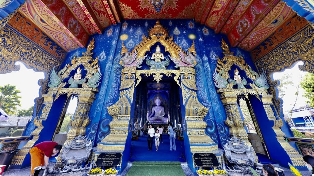 Rong Suea Ten Temple: A Dazzling Expression of Modern Faith