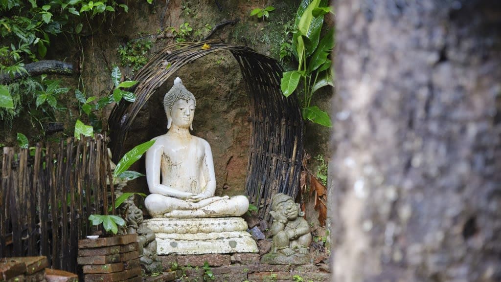 Wat Pha Lat: A Hidden Jungle Temple Along the Monk’s Trail